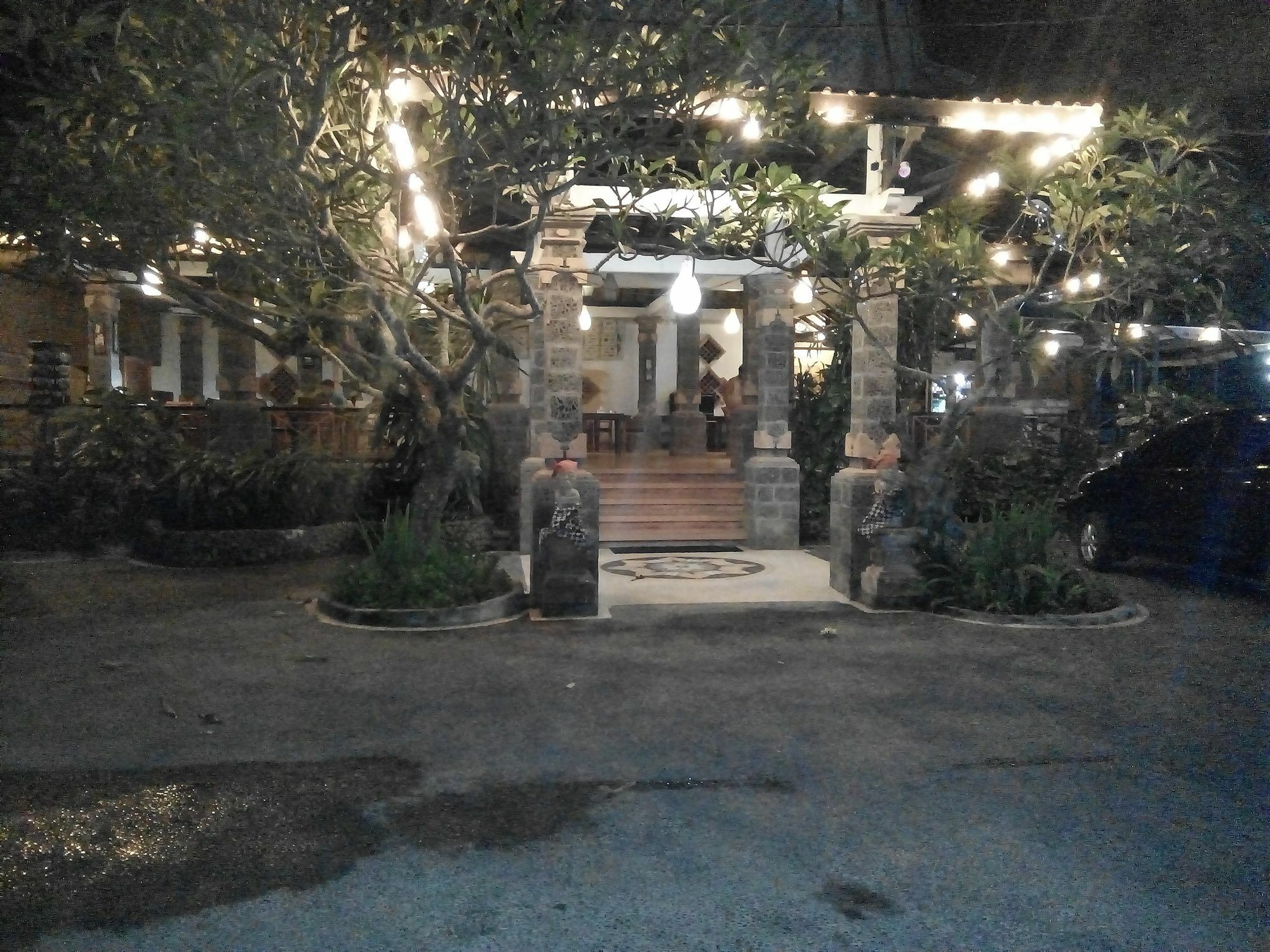 Segara Anak Bungalow & Restaurant Kuta  Exterior photo